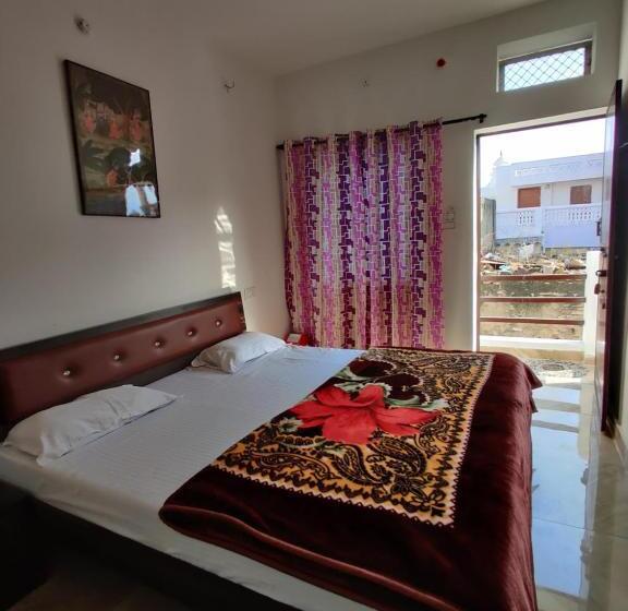 فندق Varah Square Guest House