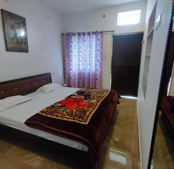 فندق Varah Square Guest House