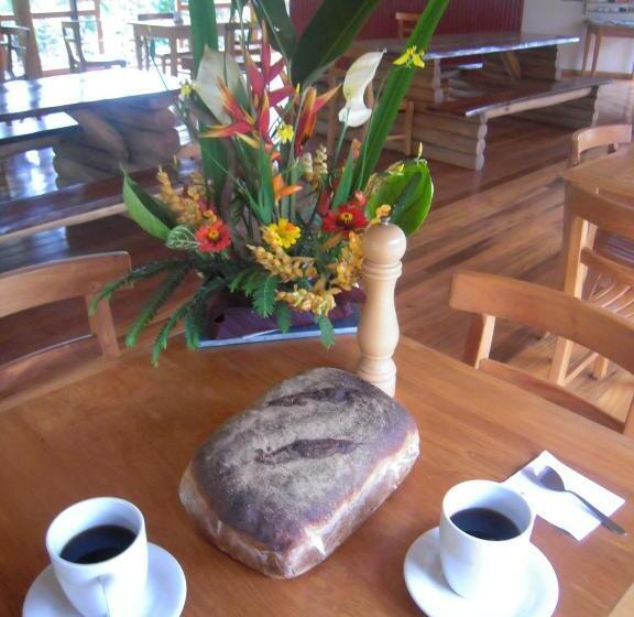 ユースホステル Hosteria La Roulotte Mindo