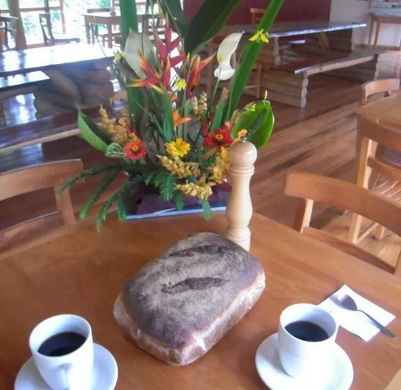 ユースホステル Hosteria La Roulotte   Mindo