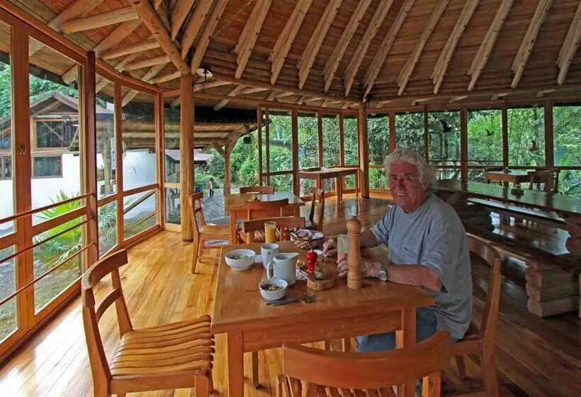 ユースホステル Hosteria La Roulotte   Mindo