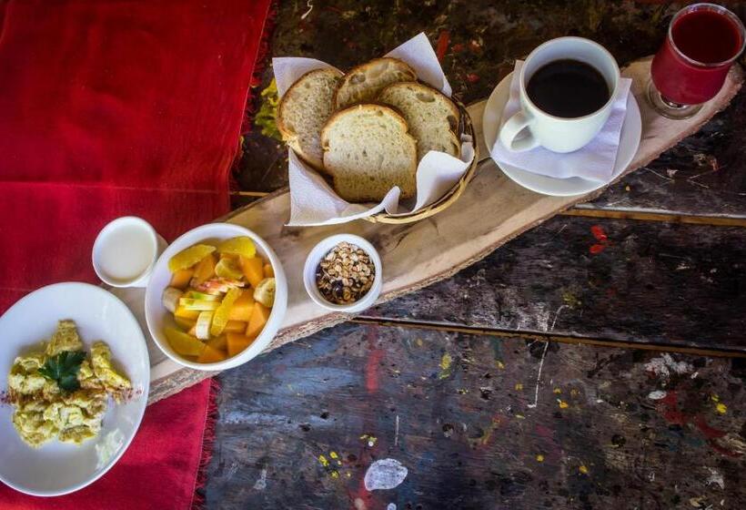 ユースホステル Hosteria La Roulotte Mindo