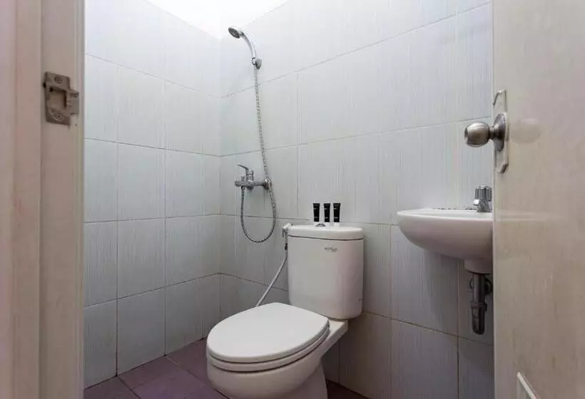 ペンション Reddoorz Plus Near Siloam Karawaci