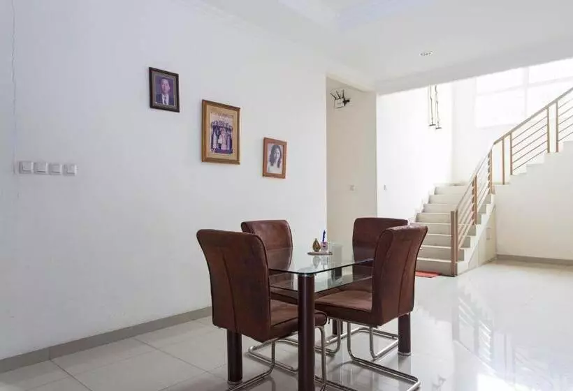 ペンション Reddoorz Plus Near Siloam Karawaci