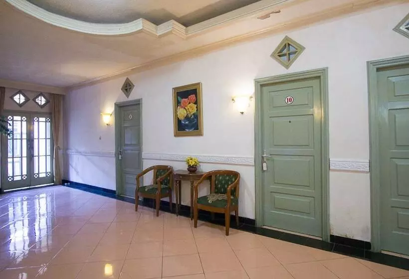 Hotelli Reddoorz Near Pantai Falajawa Ternate