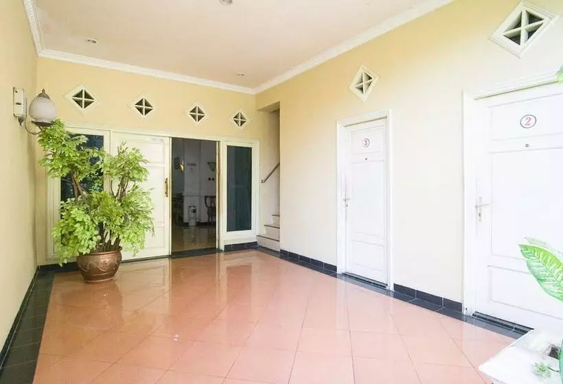 Hotelli Reddoorz Near Pantai Falajawa Ternate