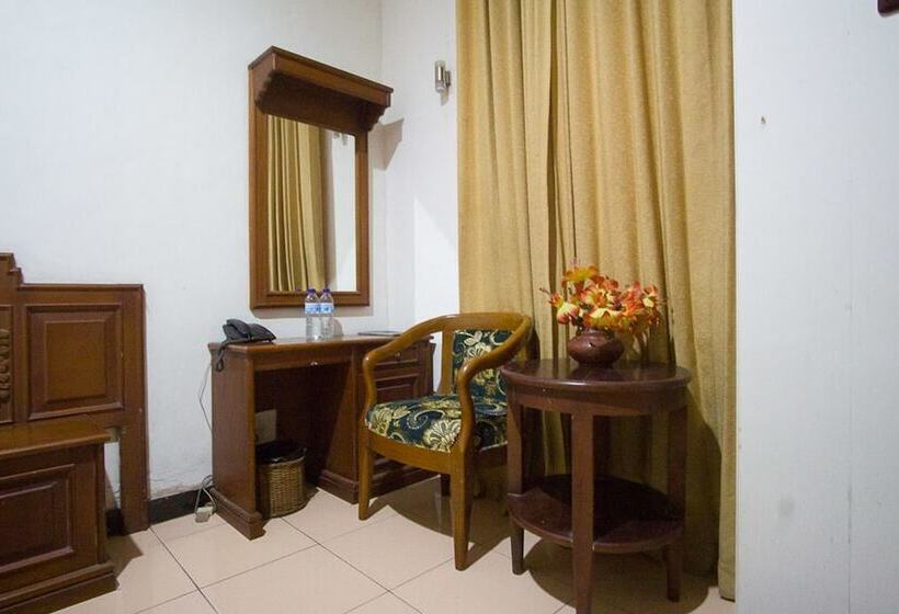 בית מלון כפרי Reddoorz Near Pantai Falajawa Ternate