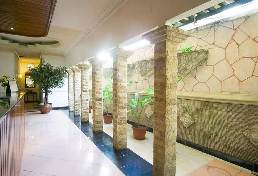 Hotelli Reddoorz Near Pantai Falajawa Ternate