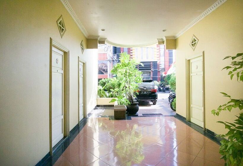 בית מלון כפרי Reddoorz Near Pantai Falajawa Ternate