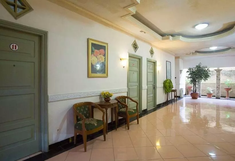 Hotelli Reddoorz Near Pantai Falajawa Ternate