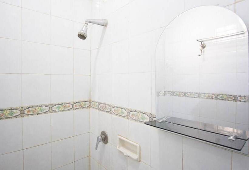 בית מלון כפרי Reddoorz Near Pantai Falajawa Ternate