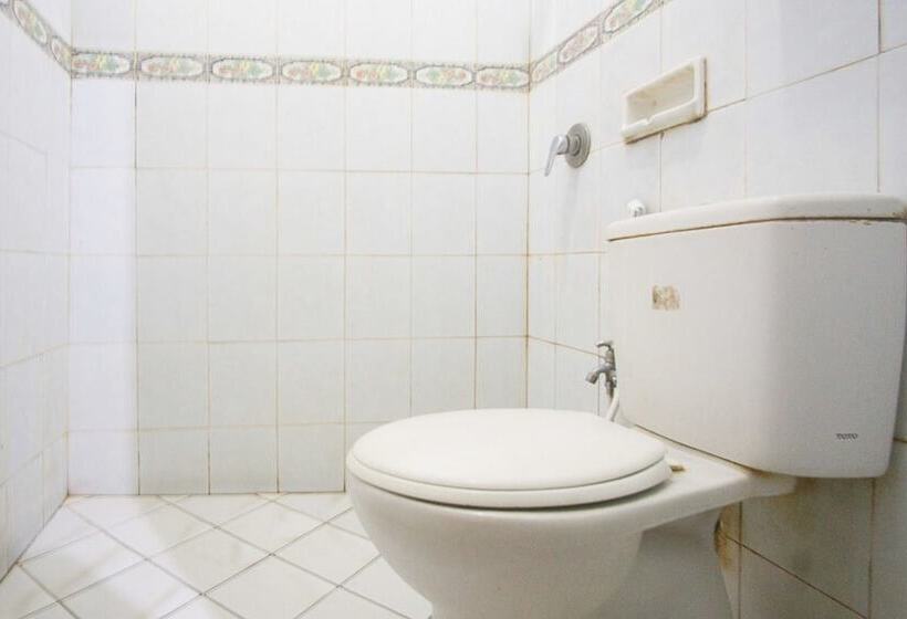 בית מלון כפרי Reddoorz Near Pantai Falajawa Ternate