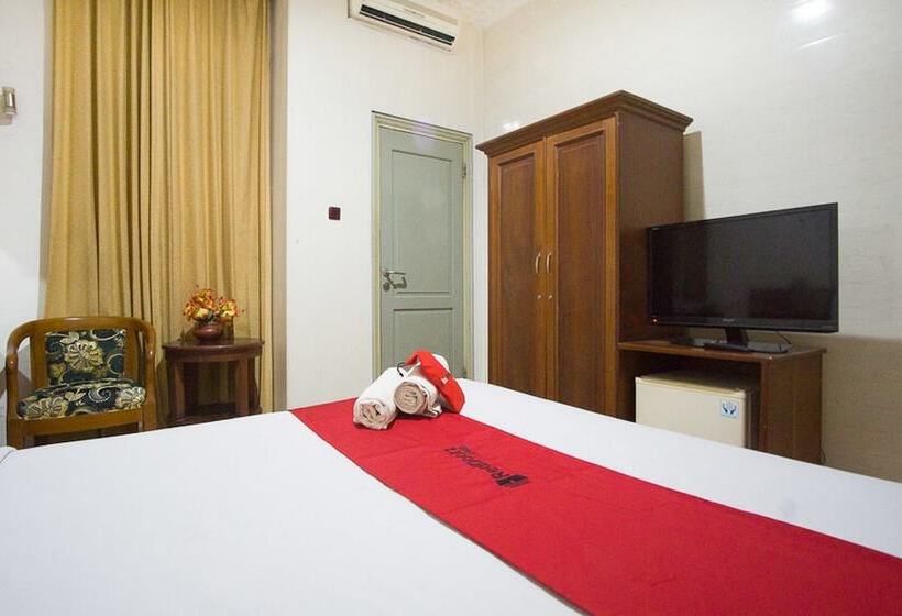 בית מלון כפרי Reddoorz Near Pantai Falajawa Ternate