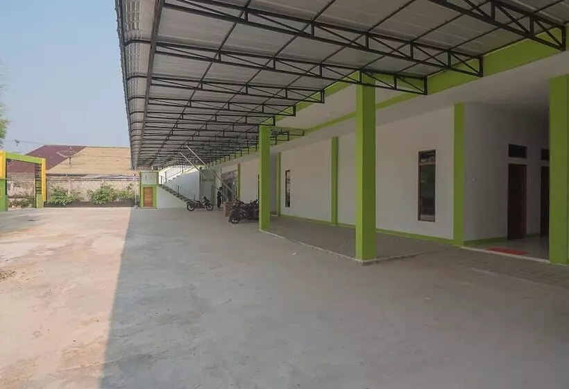 ホテル Reddoorz Near Rs Harapan Bersama