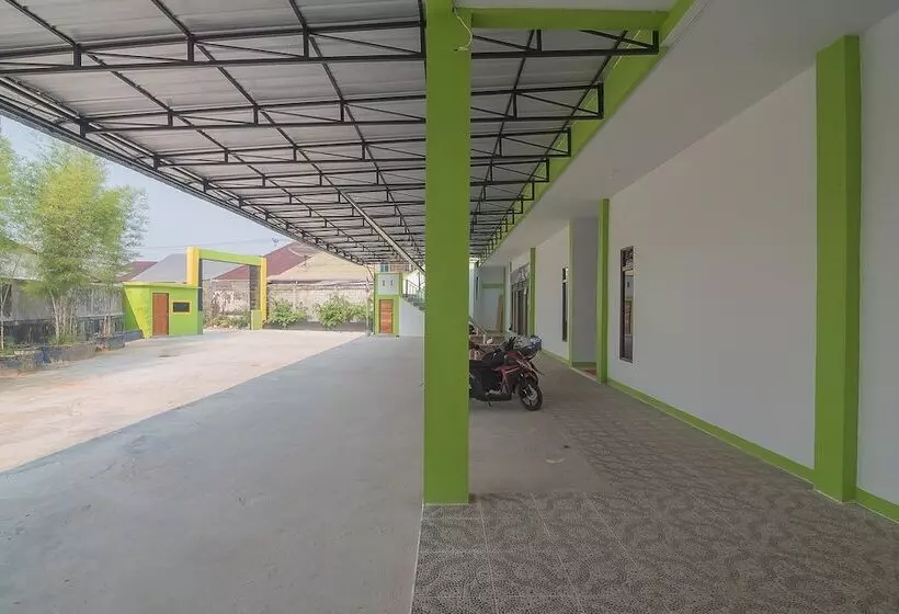 ホテル Reddoorz Near Rs Harapan Bersama