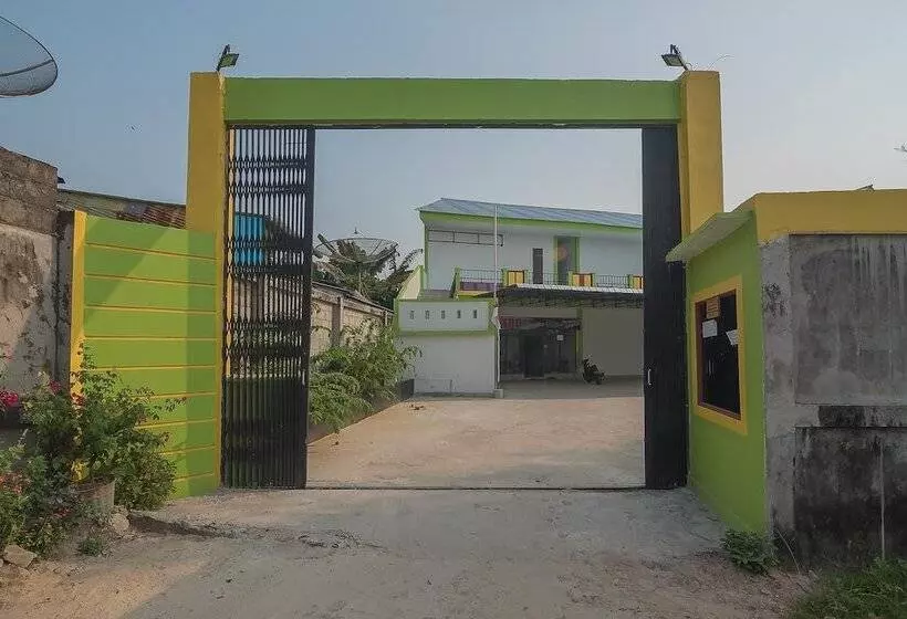 ホテル Reddoorz Near Rs Harapan Bersama