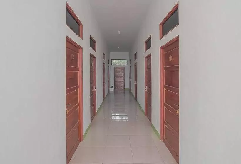 ホテル Reddoorz Near Rs Harapan Bersama