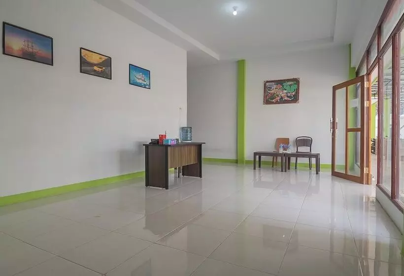 ホテル Reddoorz Near Rs Harapan Bersama