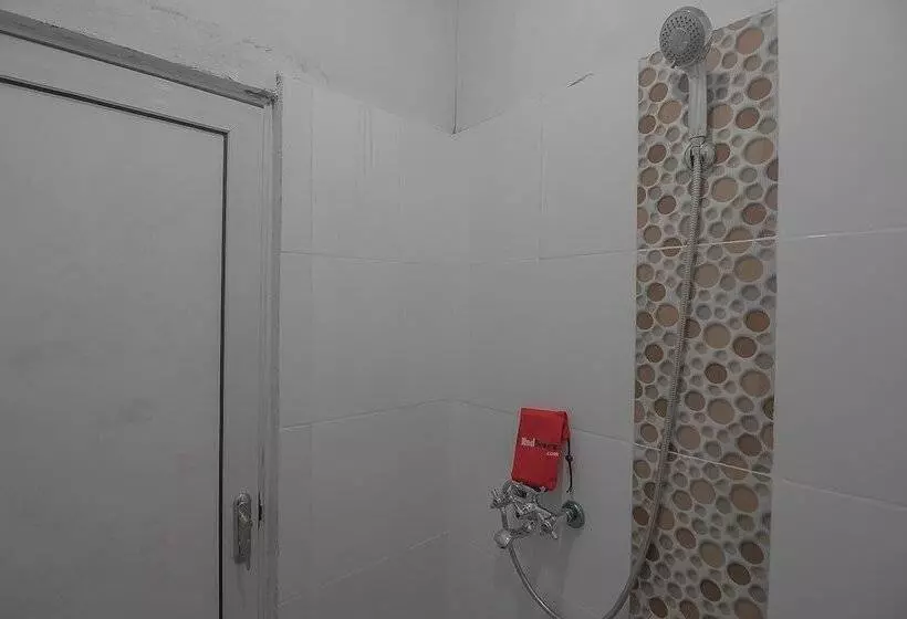 ホテル Reddoorz Near Rs Harapan Bersama