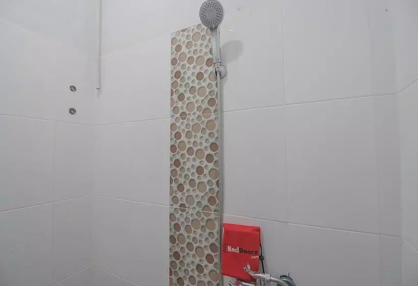 ホテル Reddoorz Near Rs Harapan Bersama