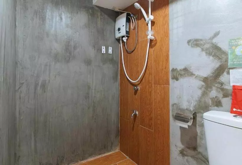 هتل Reddoorz Plus Near St Lukes Bgc