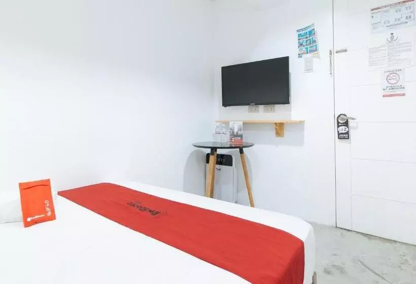 هتل Reddoorz Plus Near St Lukes Bgc