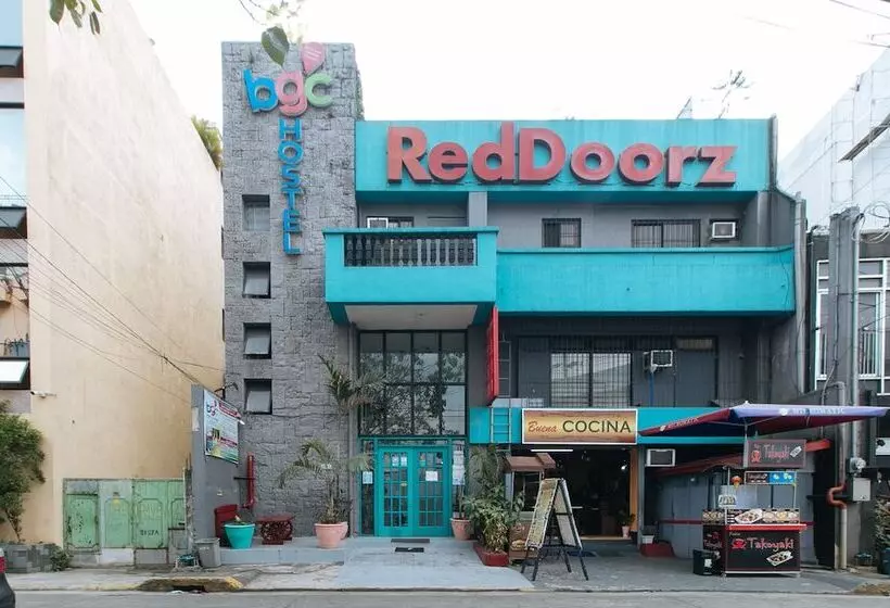 هتل Reddoorz Plus Near St Lukes Bgc