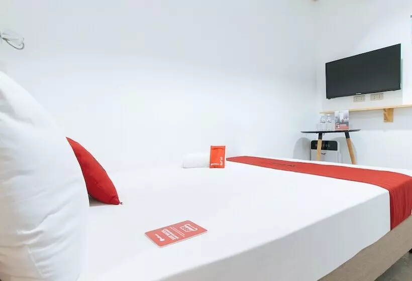هتل Reddoorz Plus Near St Lukes Bgc