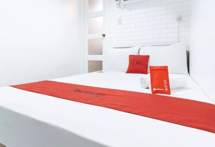 هتل Reddoorz Plus Near St Lukes Bgc