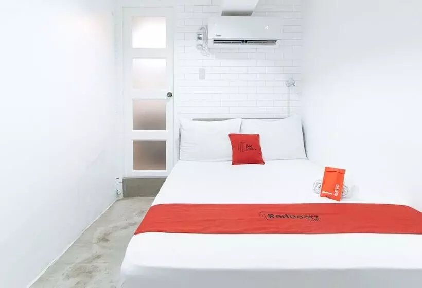 هتل Reddoorz Plus Near St Lukes Bgc