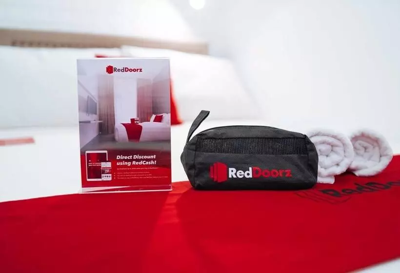 هتل Reddoorz Plus Near St Lukes Bgc