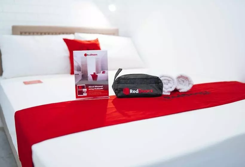 هتل Reddoorz Plus Near St Lukes Bgc