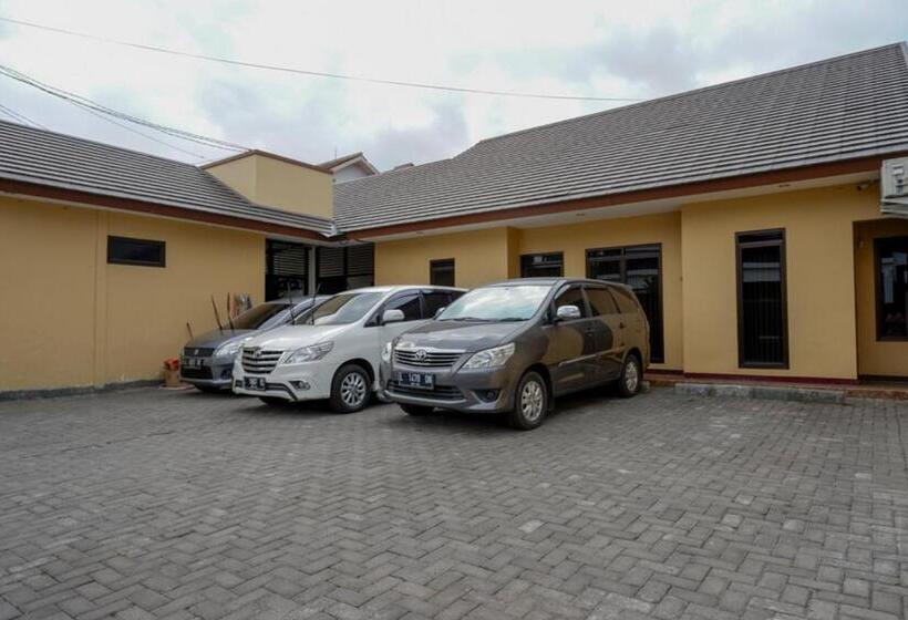 بنسيون Reddoorz Near Living Plaza Purwokerto