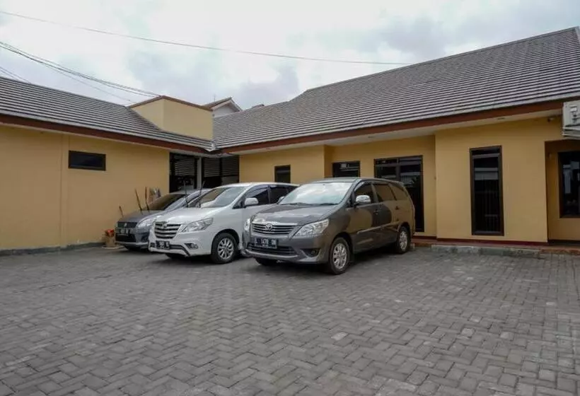 ペンション Reddoorz Near Living Plaza Purwokerto