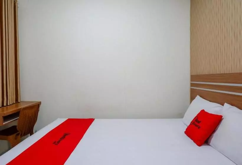 ペンション Reddoorz Near Living Plaza Purwokerto