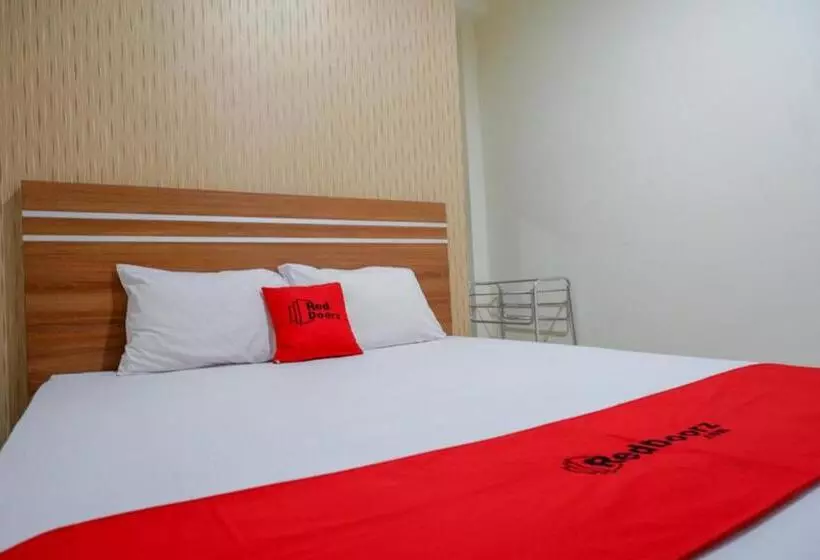 ペンション Reddoorz Near Living Plaza Purwokerto