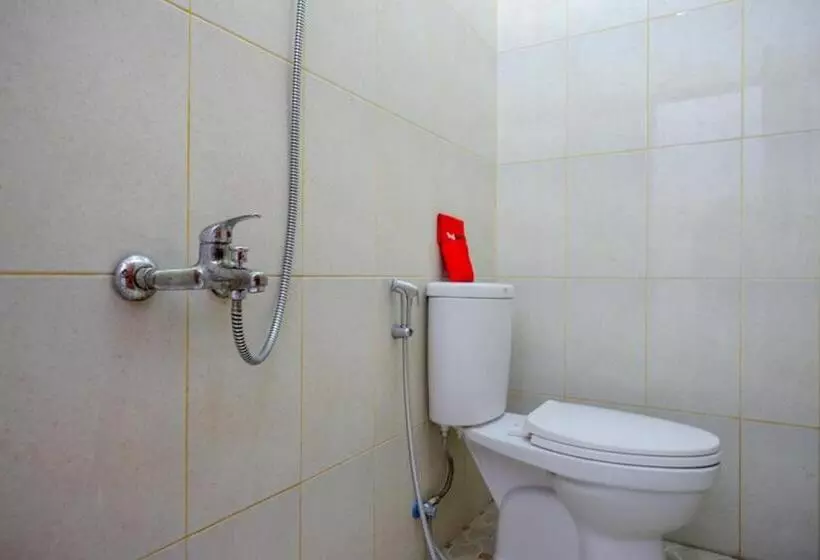 ペンション Reddoorz Near Living Plaza Purwokerto