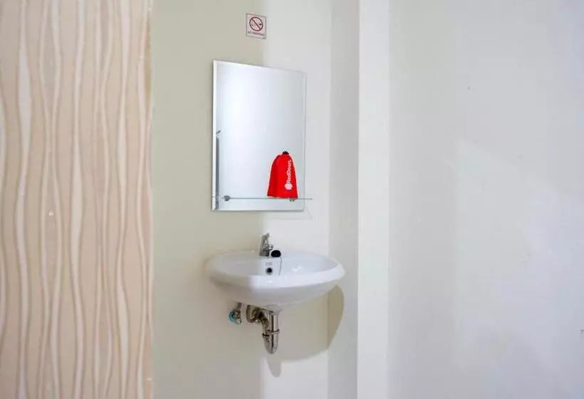 ペンション Reddoorz Near Living Plaza Purwokerto