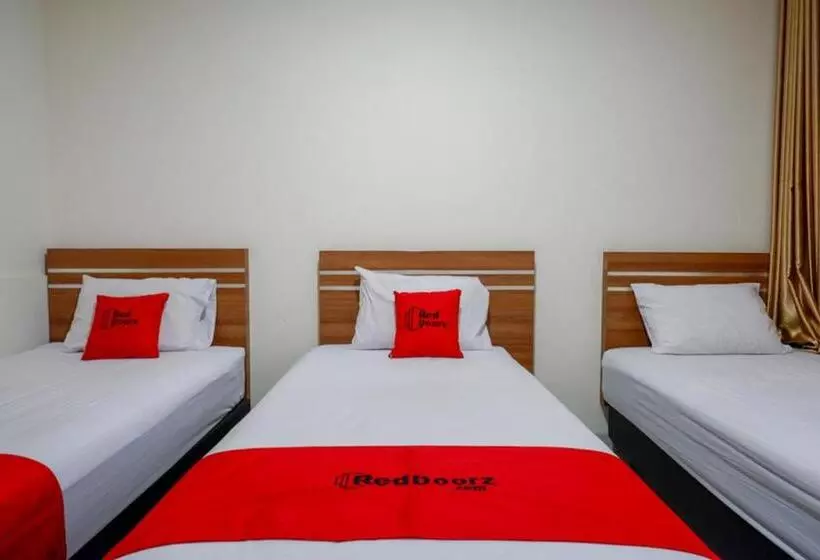 ペンション Reddoorz Near Living Plaza Purwokerto