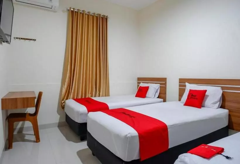ペンション Reddoorz Near Living Plaza Purwokerto
