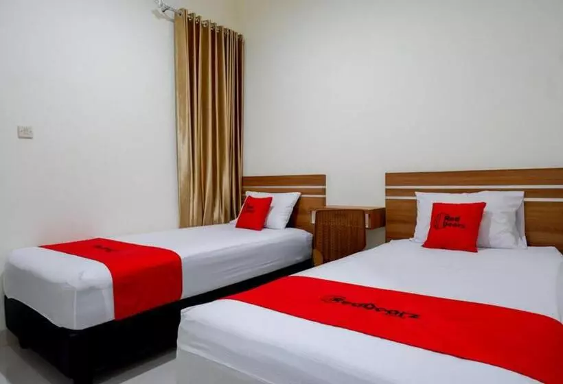 ペンション Reddoorz Near Living Plaza Purwokerto