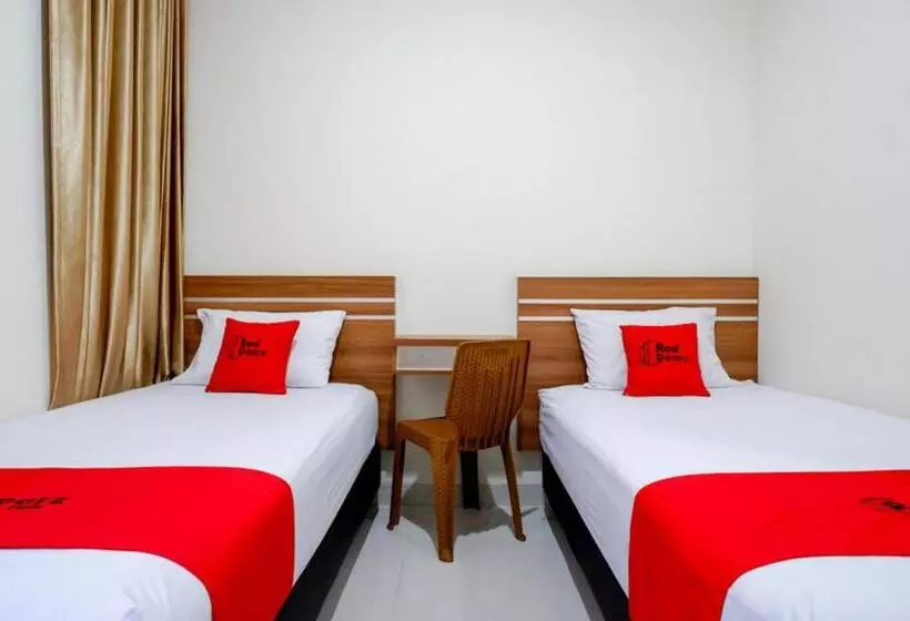 ペンション Reddoorz Near Living Plaza Purwokerto