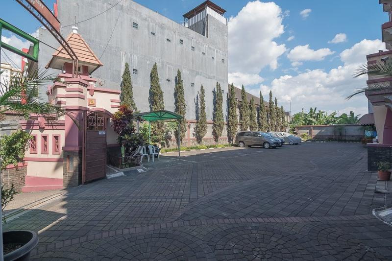 פנסיון Reddoorz Near Setrasari Mall 2