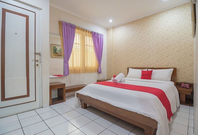 פנסיון Reddoorz Near Setrasari Mall 2