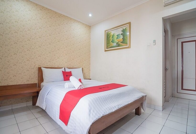 פנסיון Reddoorz Near Setrasari Mall 2