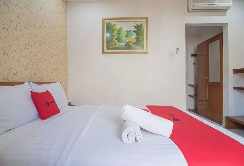 Majatalo Reddoorz Near Setrasari Mall 2
