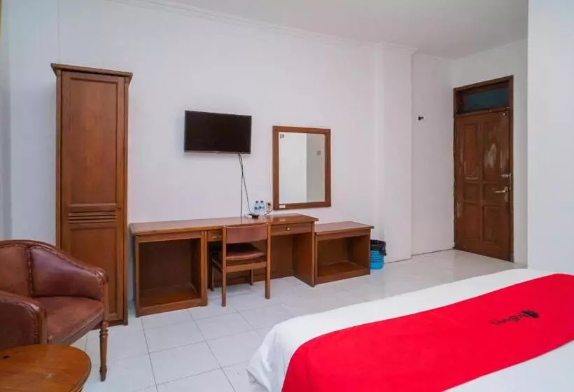 Reddoorz Plus At Hotel Surya Solo