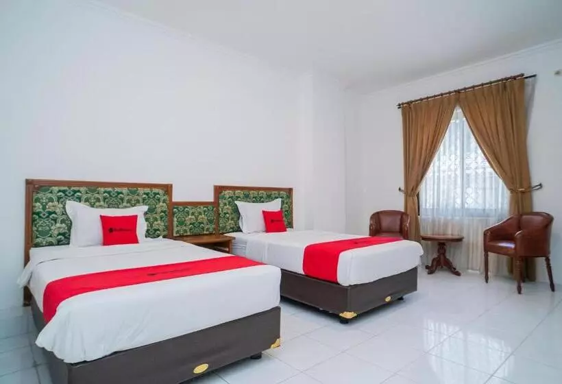 Reddoorz Plus At Hotel Surya Solo