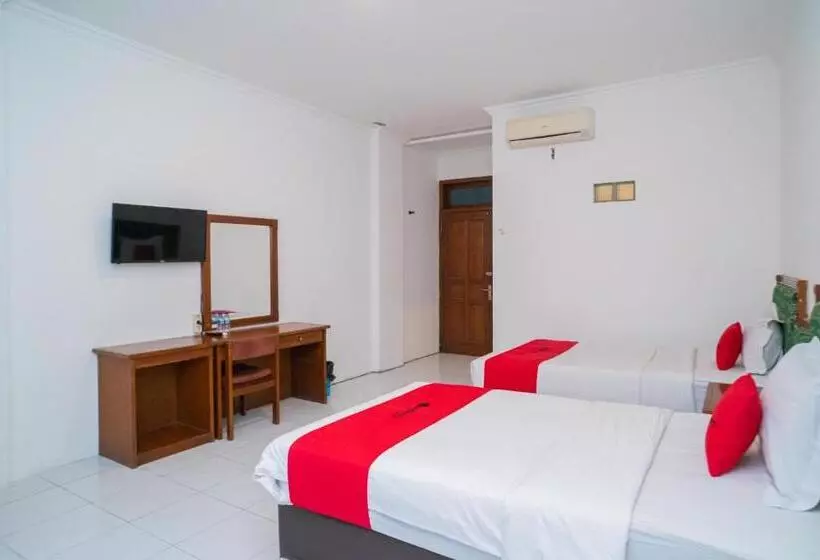 Reddoorz Plus At Hotel Surya Solo