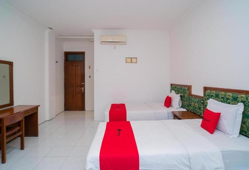 Reddoorz Plus At Hotel Surya Solo